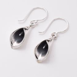 E839 - 925 silver lily earrings