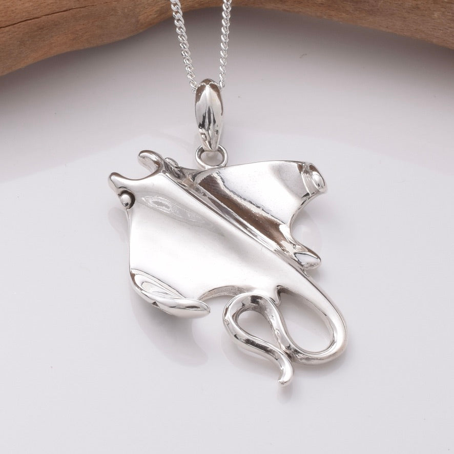 P1153 - 925 silver manta ray pendant