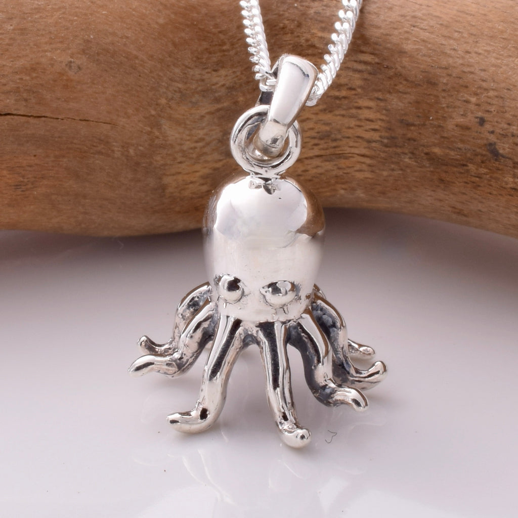 P1073 - 925 silver octopus pendant