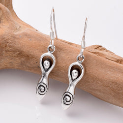 E793 - 925 silver mother earth earrings