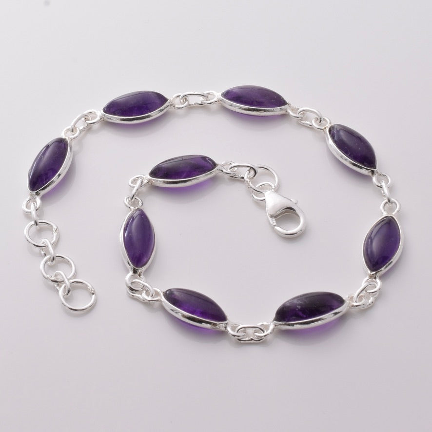 B040 - 925 silver and amethyst marquis cab bracele