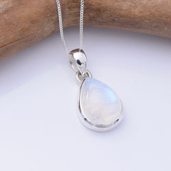 P1355 - 925 silver  moonstone teardroppendant