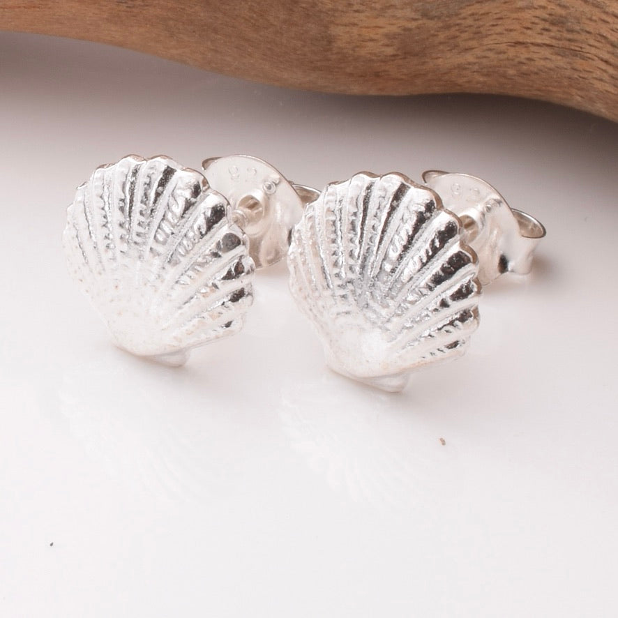 S1030 - 925 silver scallop stud earrings