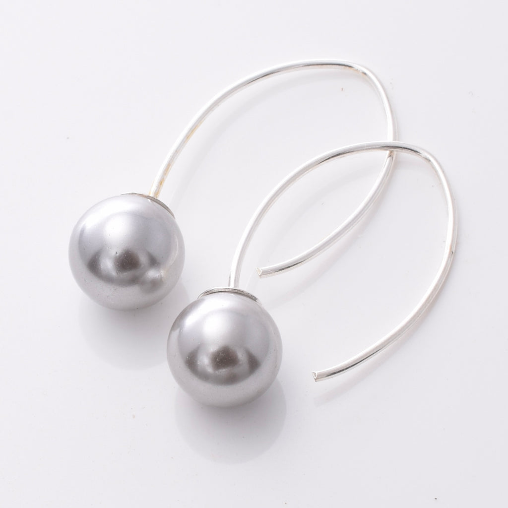 E132 - Imm Pearls on Curved Silver Bars