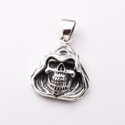 P1209 - 925 silver hooded skull pendant