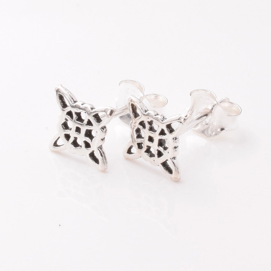 S1032 - 925 silver witches knot stud earrings