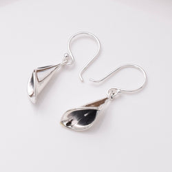 E839 - 925 silver lily earrings