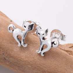 S827 - 925 silver cat stud earrings