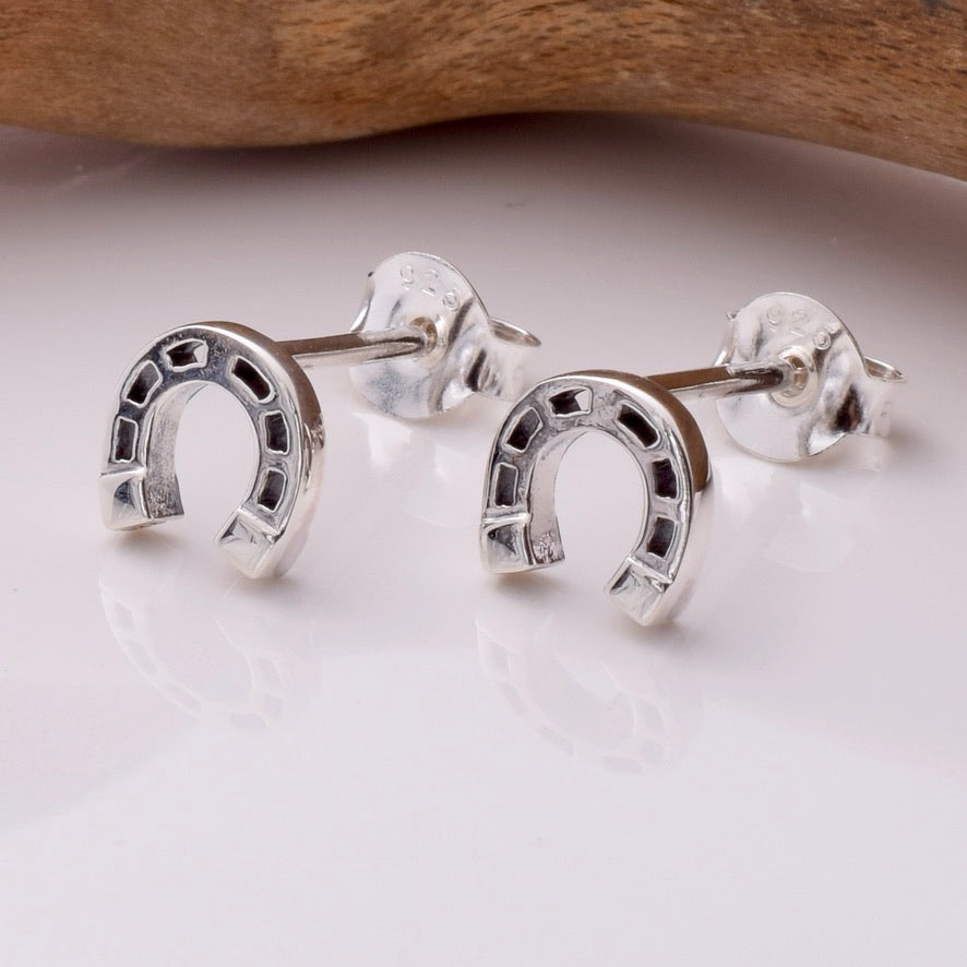 S951 - 925 silver horseshoe stud earrings