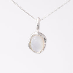 P1266 - 925 oval MOP inlay silver pendant