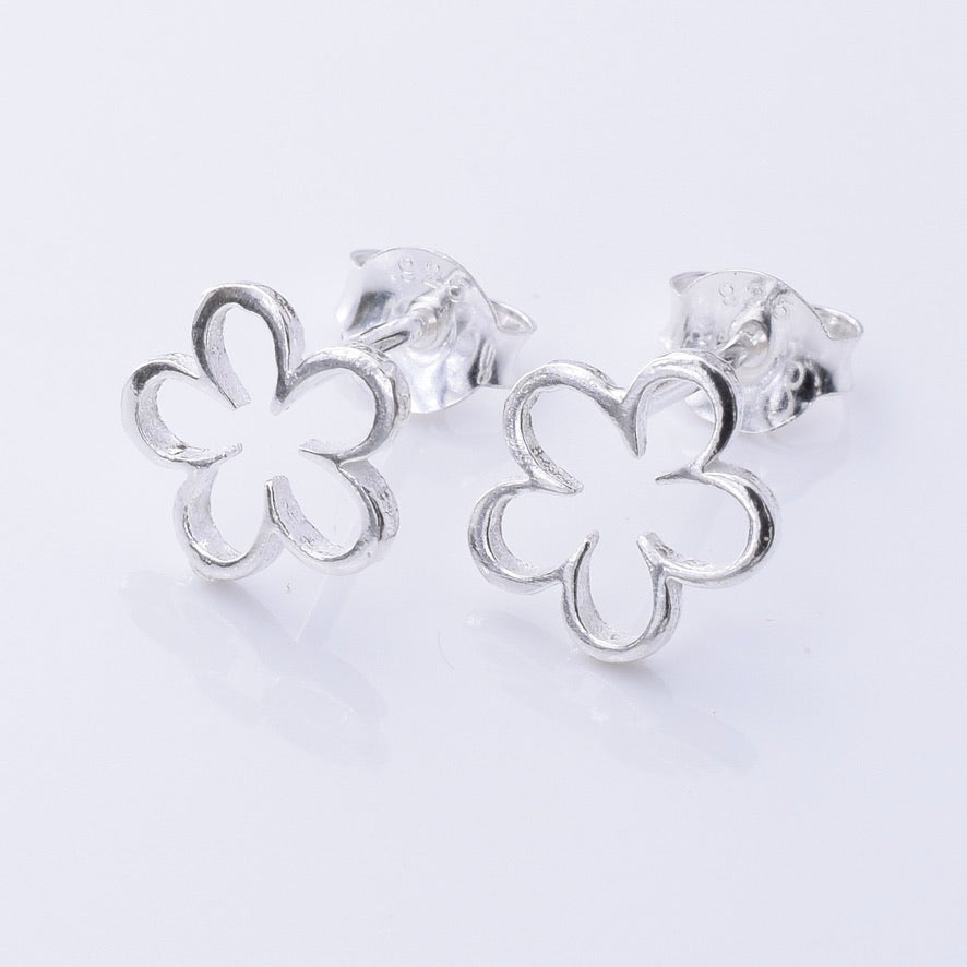 S1070 - 925 silver outline daisy stud earrings