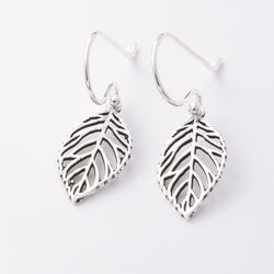 E778 - 925 small leaf silver earrings