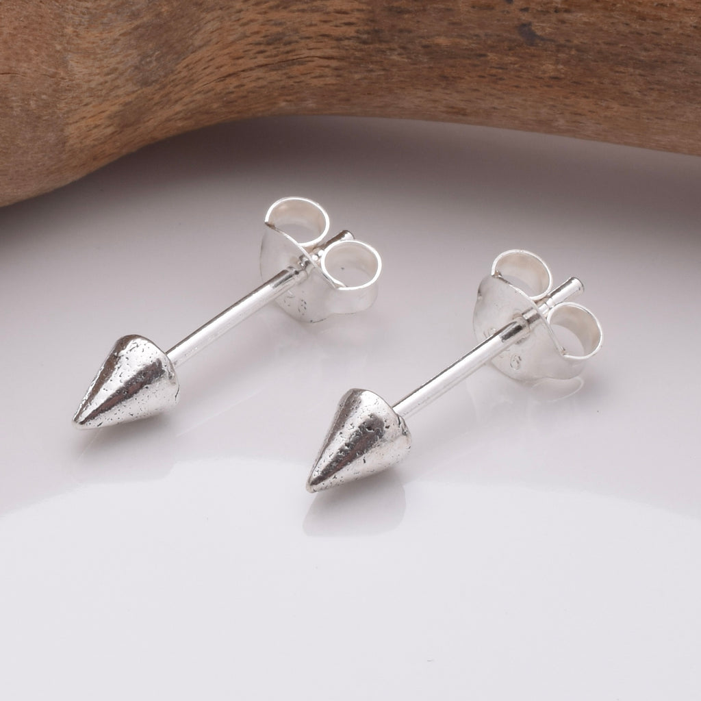 S835 - 925 silver point stud earrings