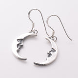 E530 - Thin crescent moon