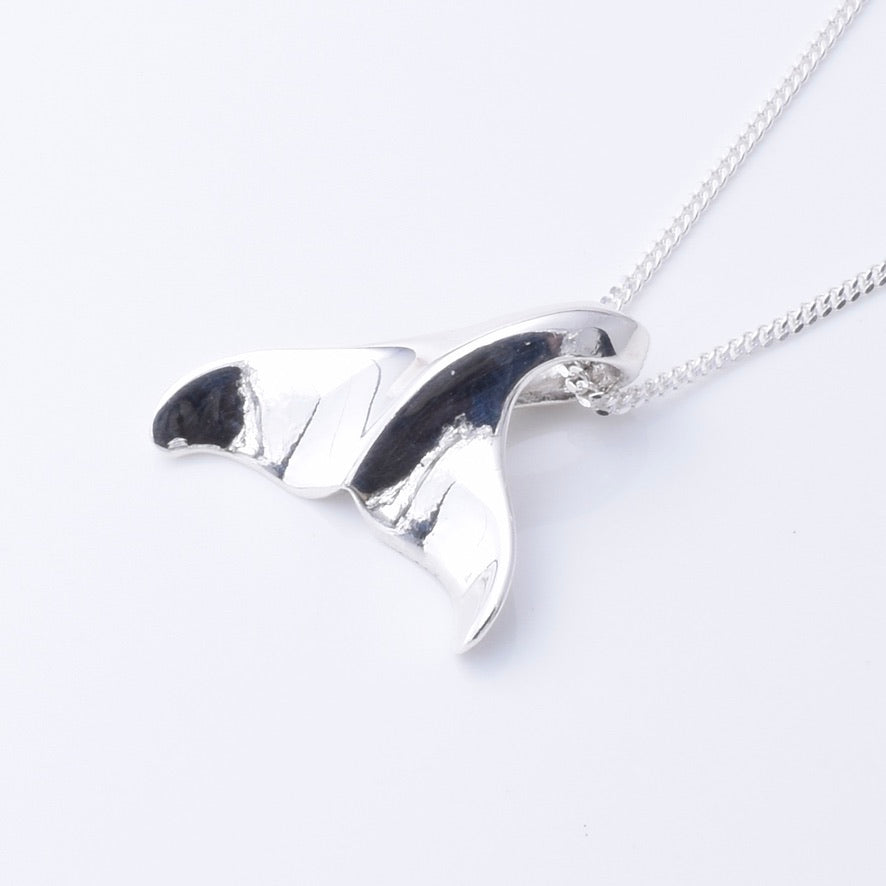 P1282 - 925 silver whaletail pendant