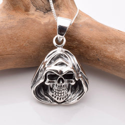 P1209 - 925 silver hooded skull pendant