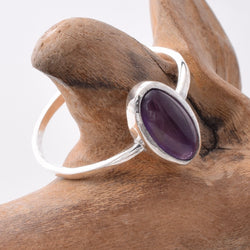 R273 925 Silver and oval amethyst ring