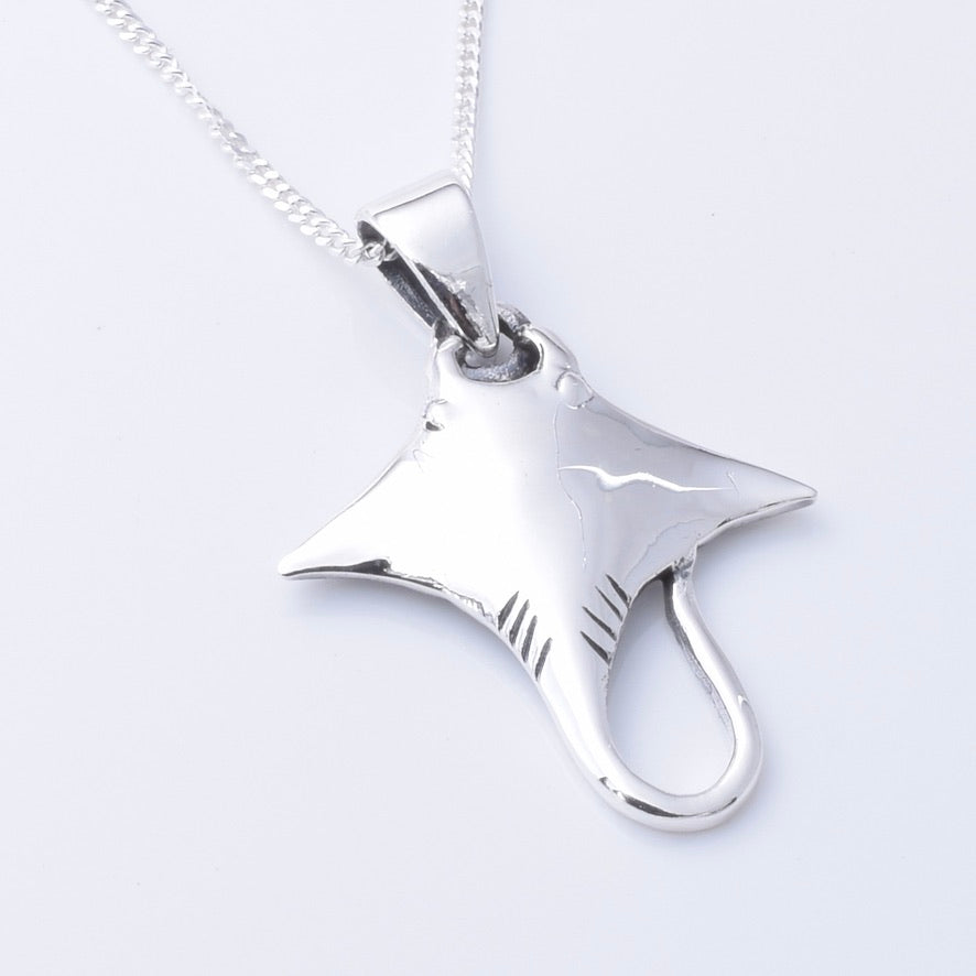 P1284 - 925 silver manta ray pendant
