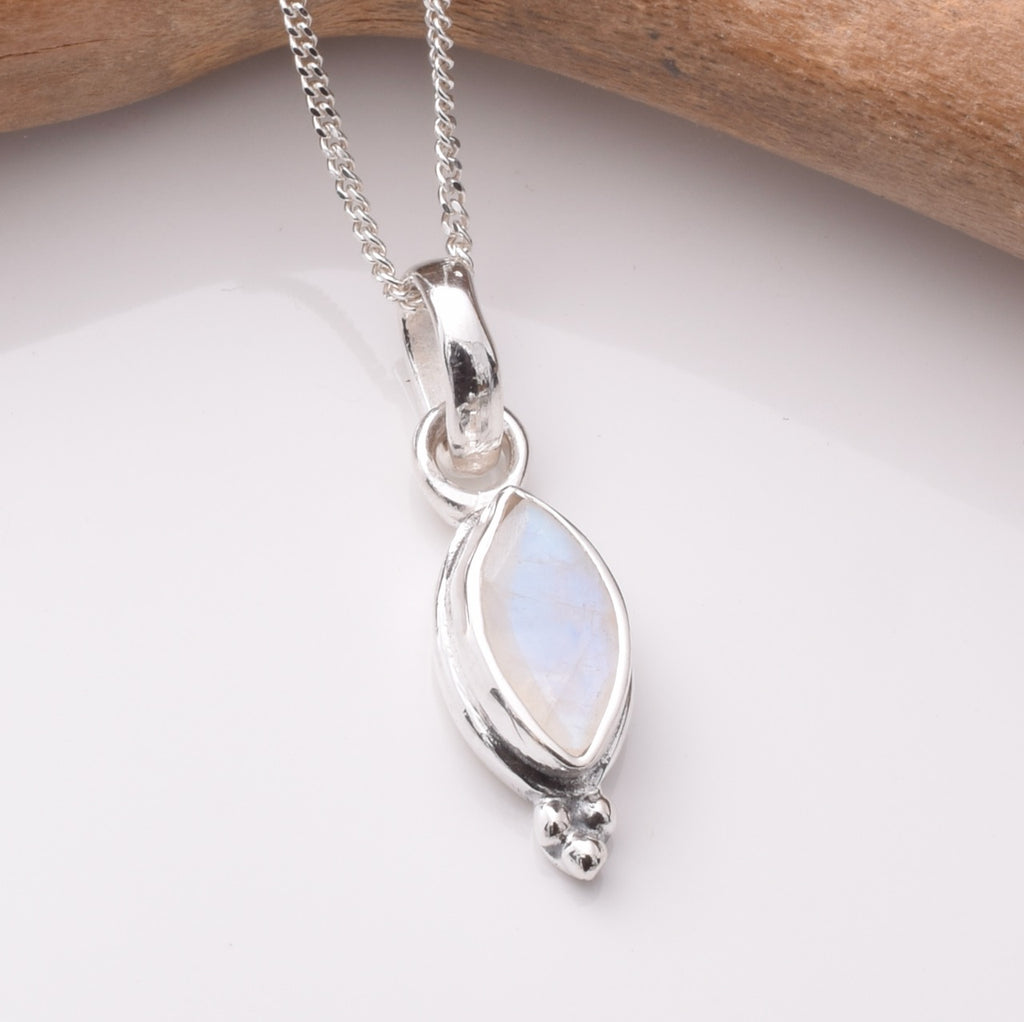 P1108 - 925 silver moonstone pendant