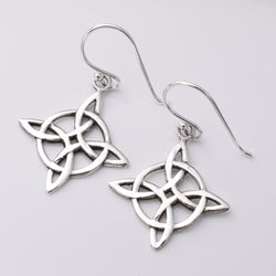 E763 - 925 Silver knot earrings