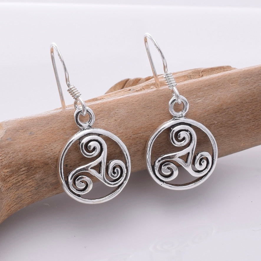 E660 - 925 Silver Celtic triske earrings