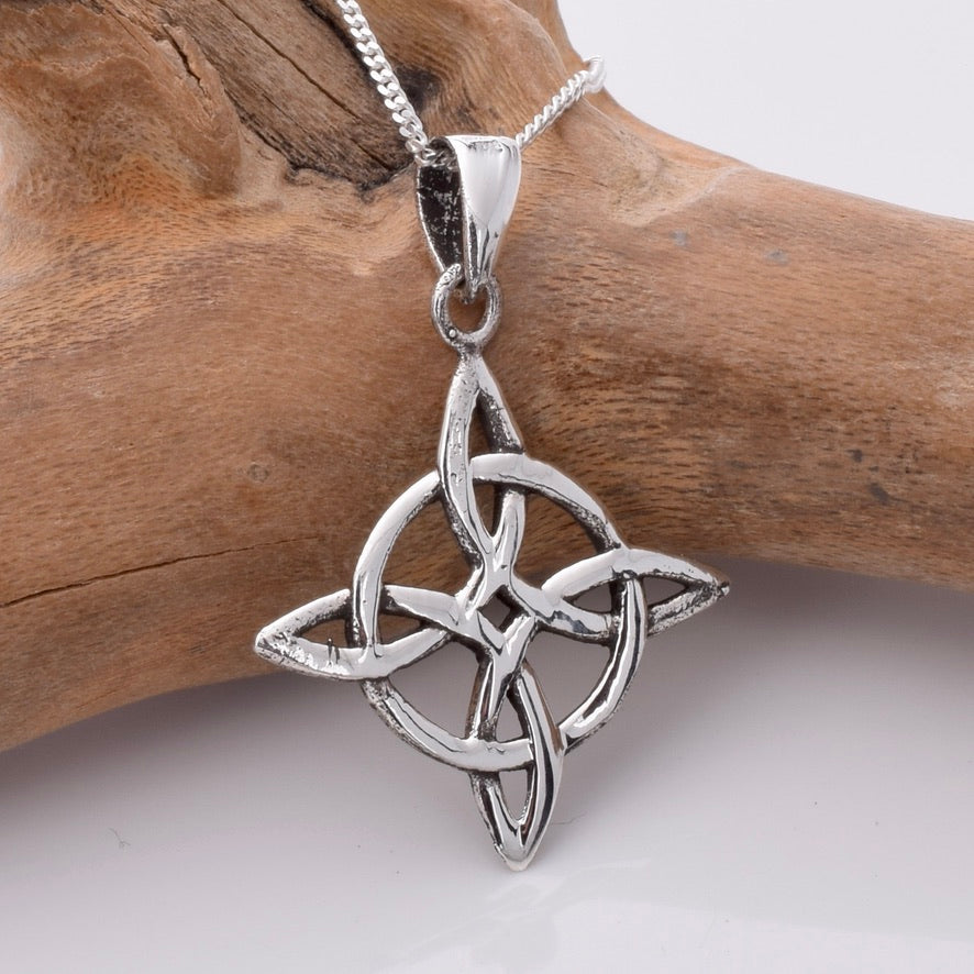 P934 - 925 Sterling silver witches knot pendant