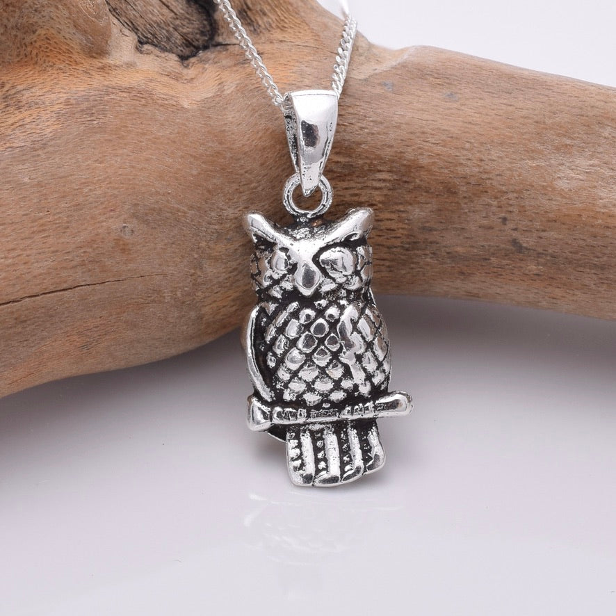 P802 - 925 Silver owl pendant