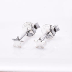 S660 - Silver tiny star stud earrings