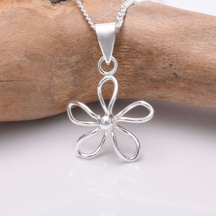 P487 -Wirework daisy pendant