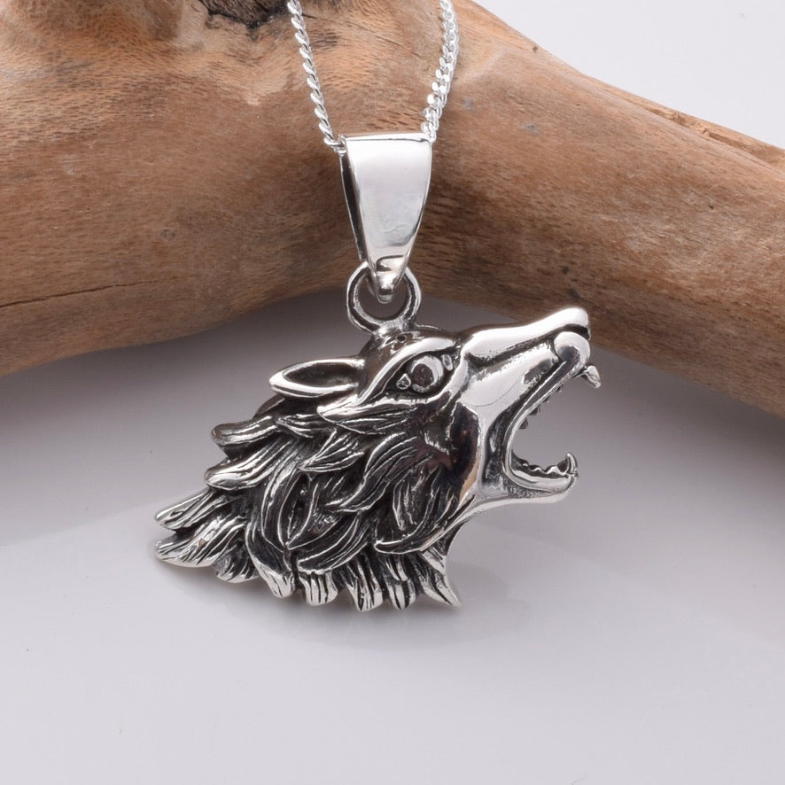 P880 - 925 Silver wolf profile pendant