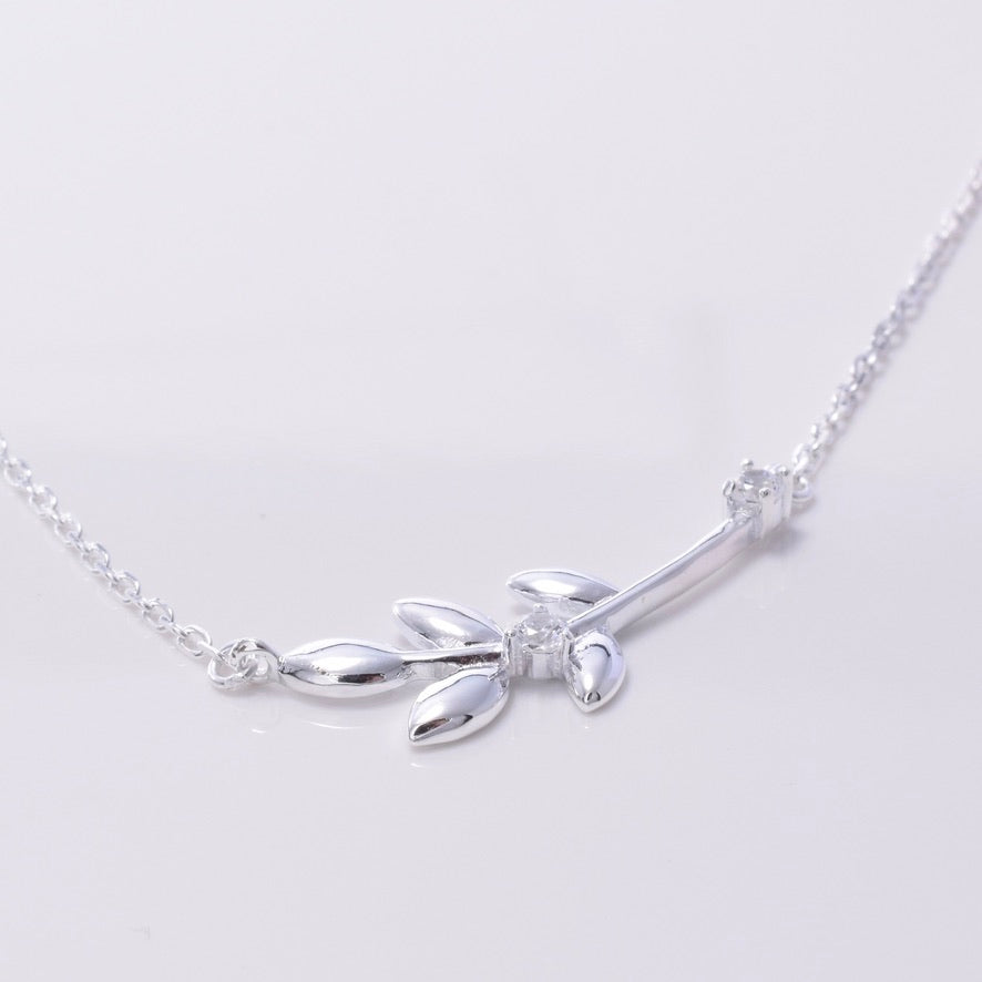 P854 - 925 Silver olive leaf necklace