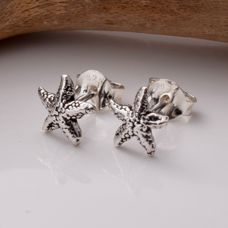 S336 - Tiny starfish stud earrings