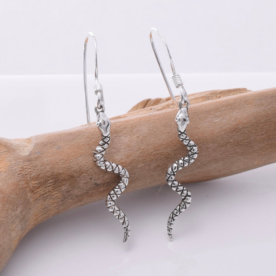 E678 - 925 Silver snake earrings