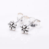 S658 - Silver tiny daisy stud earrings
