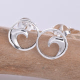 S605 - Silver disc with wave stud earrings
