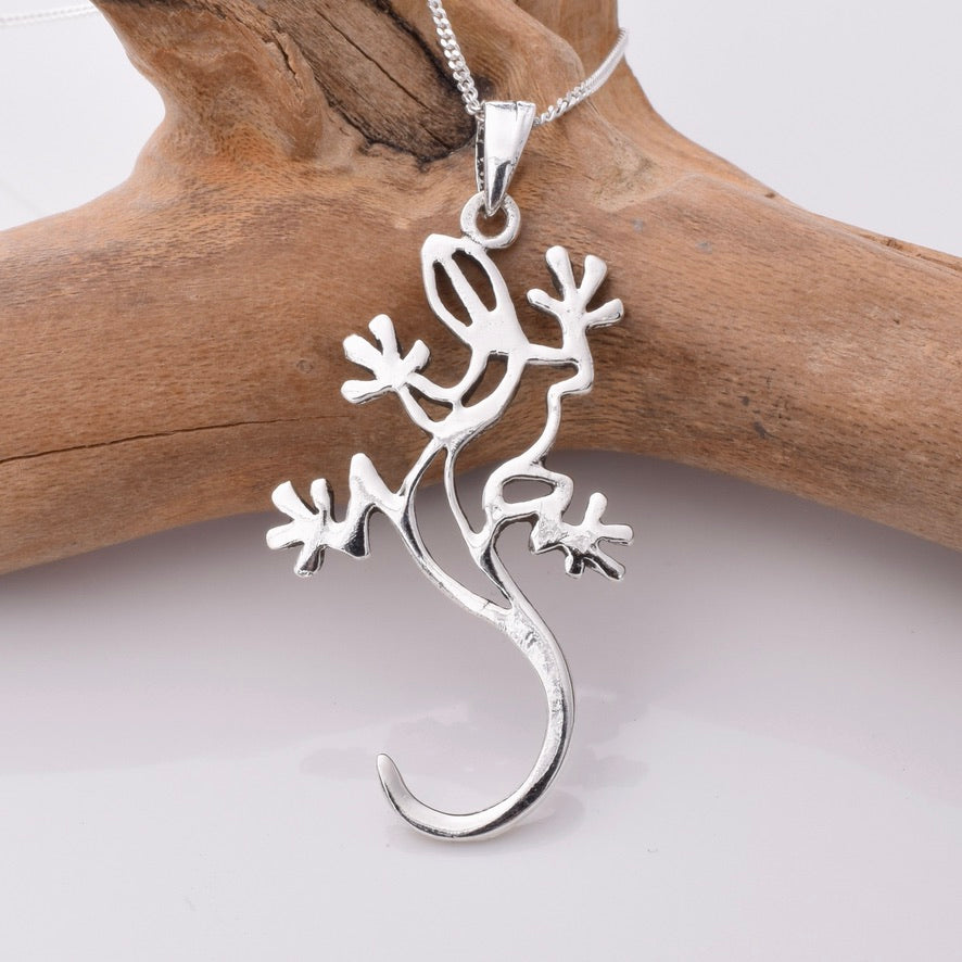 P924 925 Sterling silver outline gecko pendant Java Designs