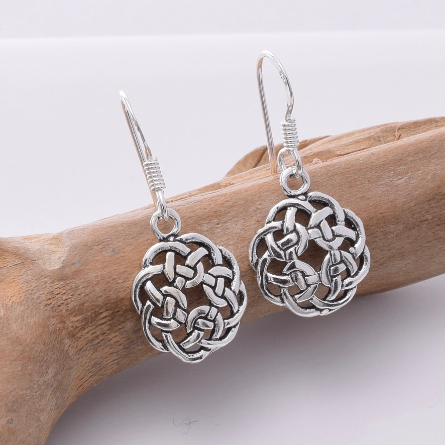 E668 925 Silver Celtic knotwork earrings