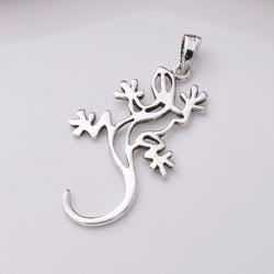 P924 - 925 Sterling silver outline gecko pendant