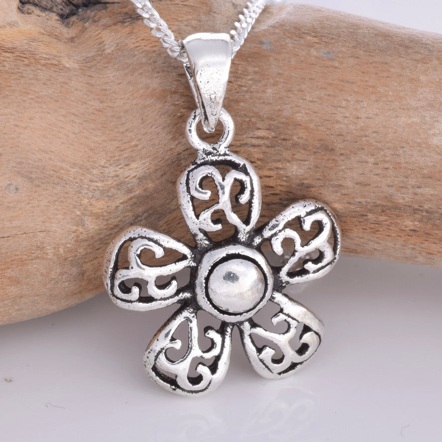 P723 - Daisy filigree silver pendant