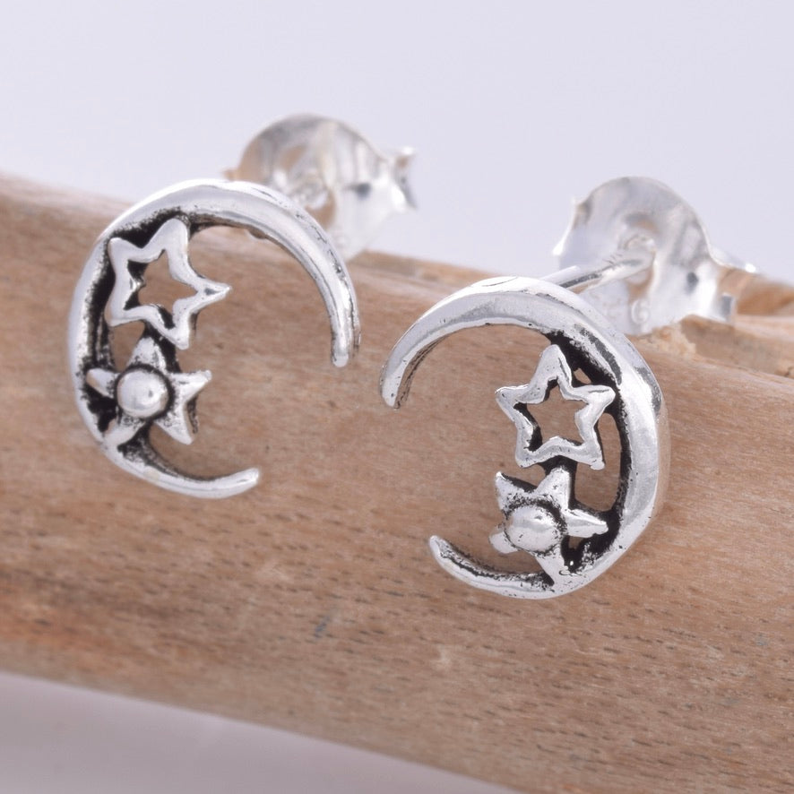 S590- Moon & star stud earrings