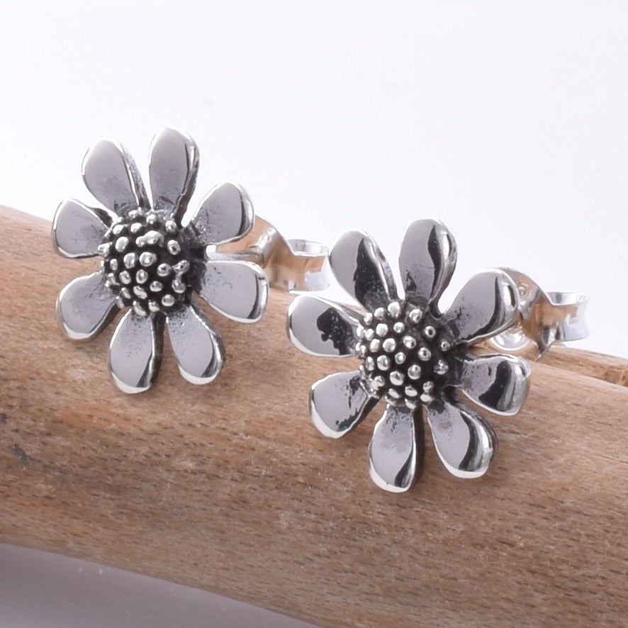 S673 - 925 silver large daisy stud earrings