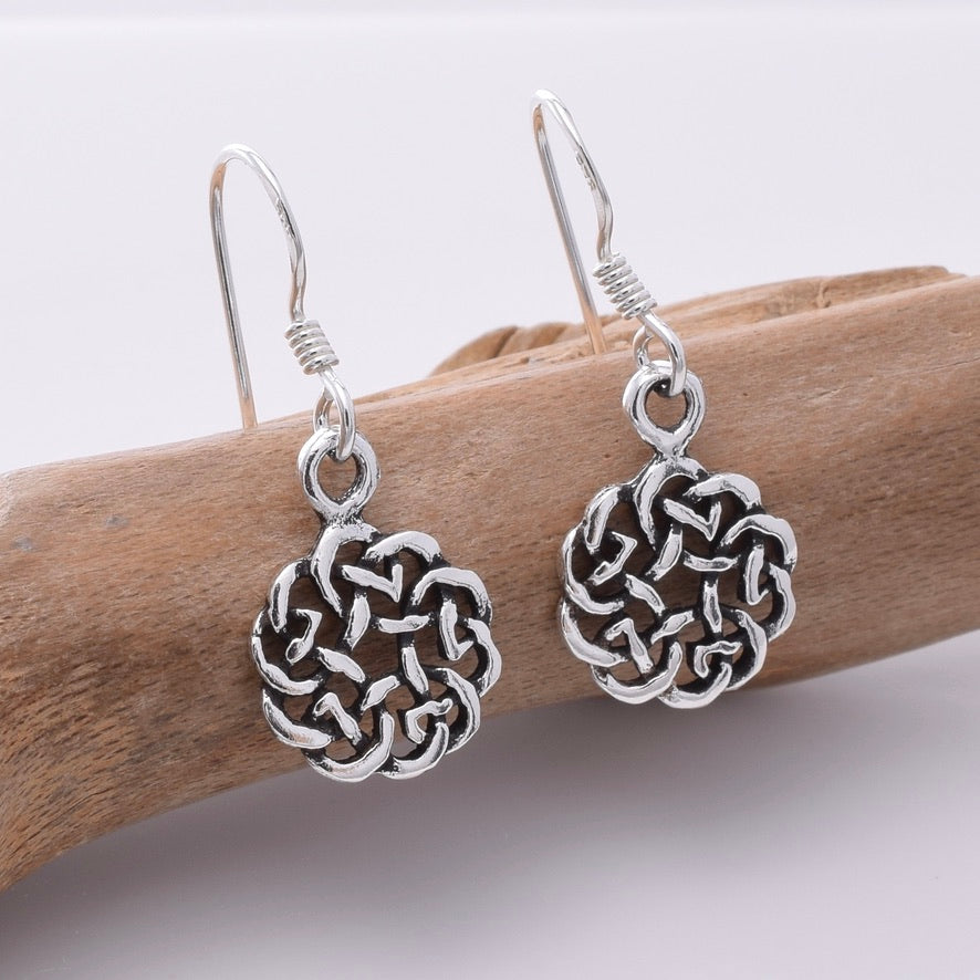 E664 - 925 Silver round celtic knotwork earrings