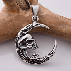 P879 - 925 Silver Moon and skull pendant