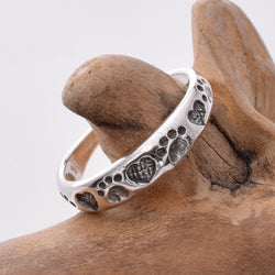 R232 - Paw and heart silver band ring