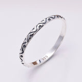 R163 - Silver thin band wavy design ring