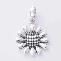 P897 - 925 Silver sunflower pendant