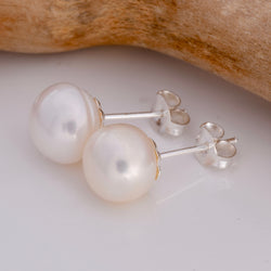 S021 - 9mm Imm Pearl Stud Earring
