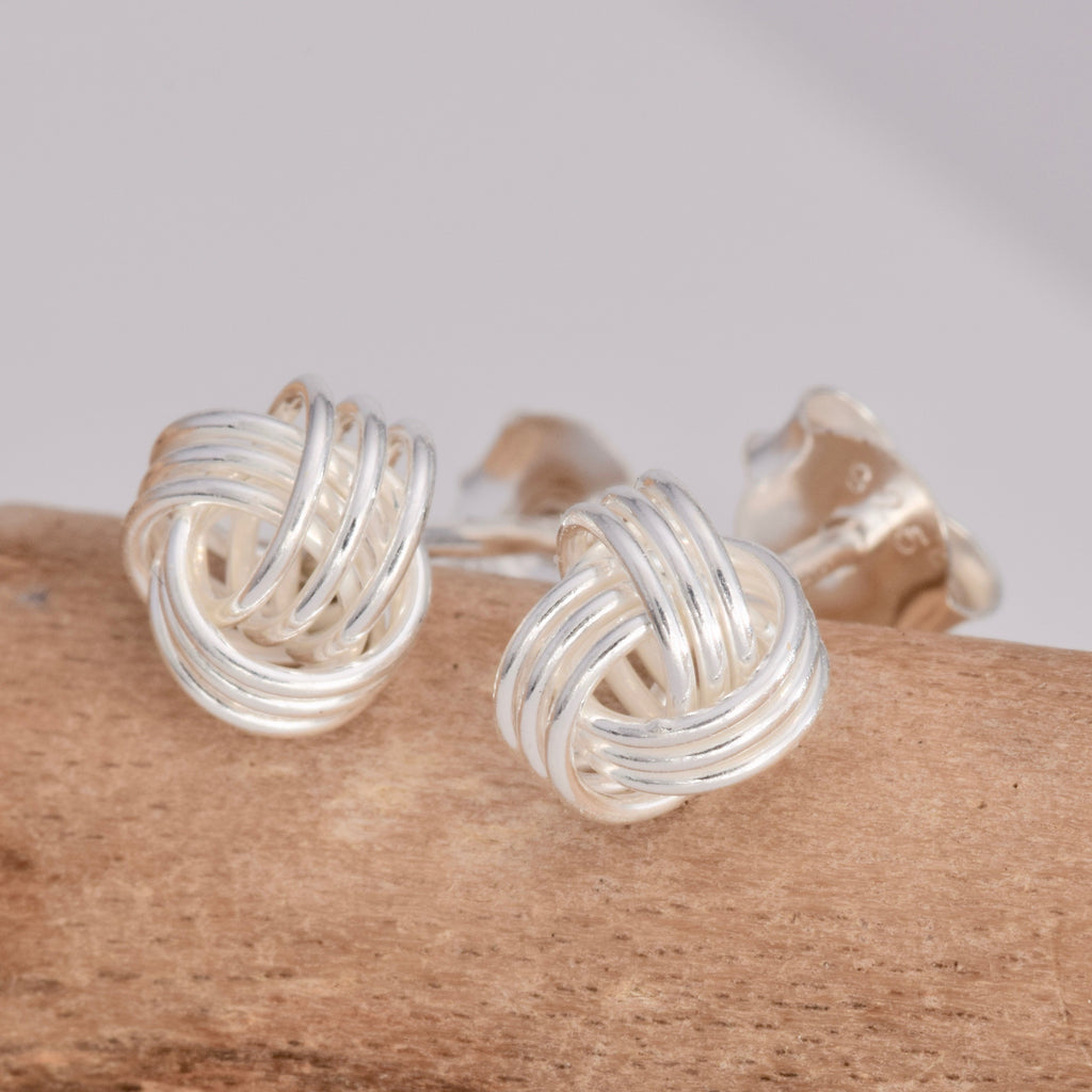 S013 6mm knot stud earrings