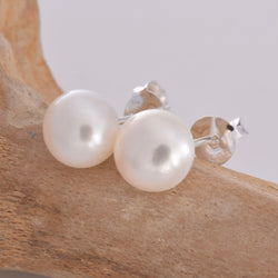S022 - 7mm Imm Pearl Stud Earring