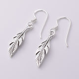 E752 - 925 Silver slim feather earrings
